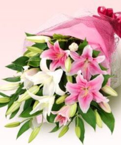 lilies,glassvase,vase,special,onlineflowerdelivery,wrap,lilywrap,gift