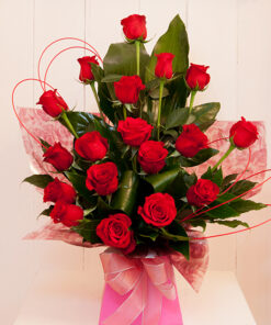 Giftbasket,Gift,red roses,roses,basket,onlineflowerdelivery,present